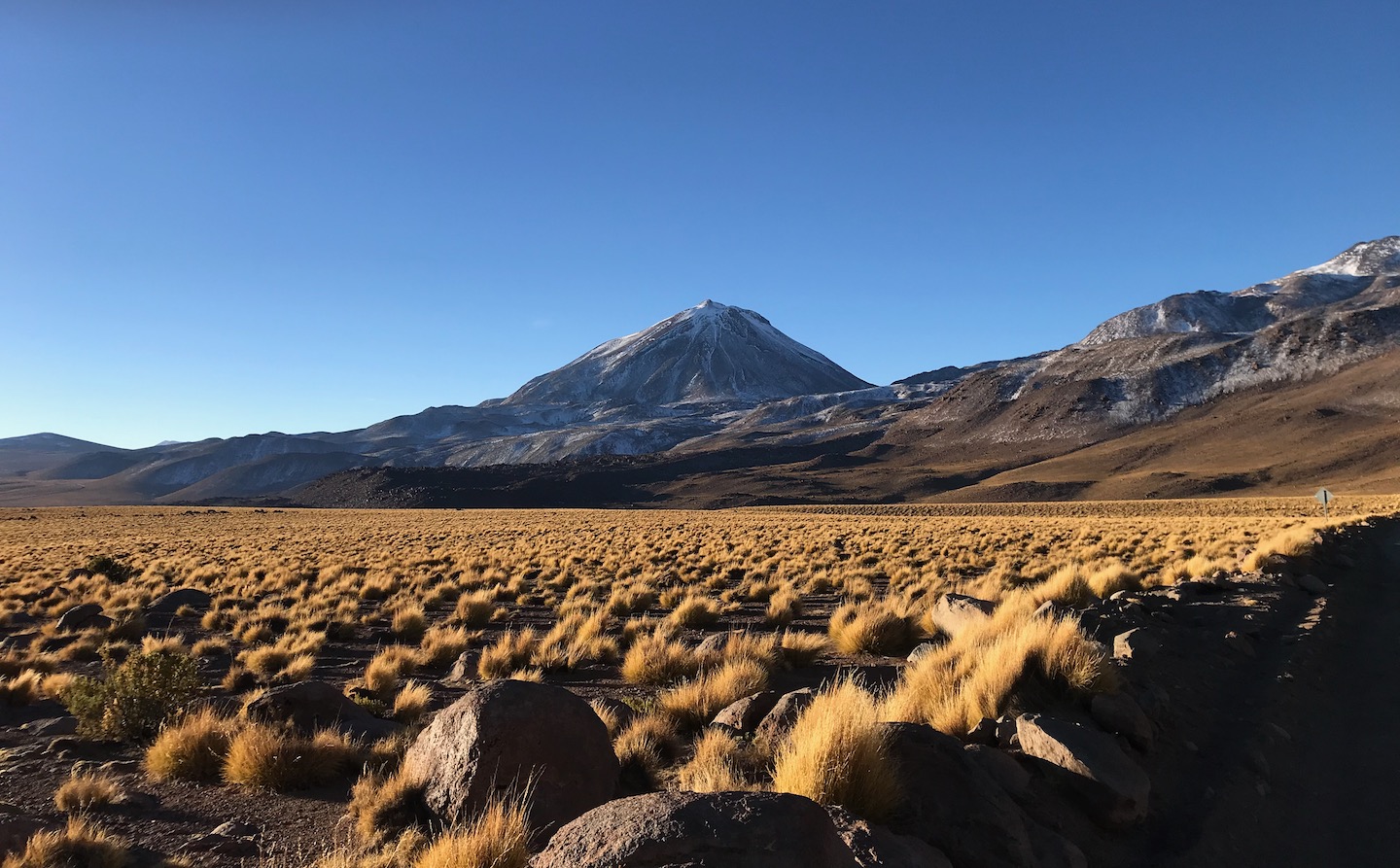 Die weite Steppenlandschaft der chilenischen Atacama.